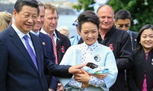 Chủ tịch Trung Quốc Tập Cận Bình và phu nhân trong chuyến thăm bang Tasmania của Úc
